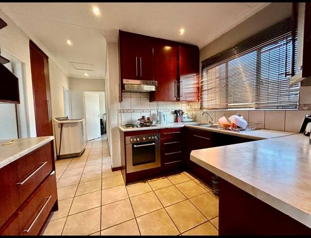 3 BEDROOM APARTMENT FOR SALE IN EDLEEN